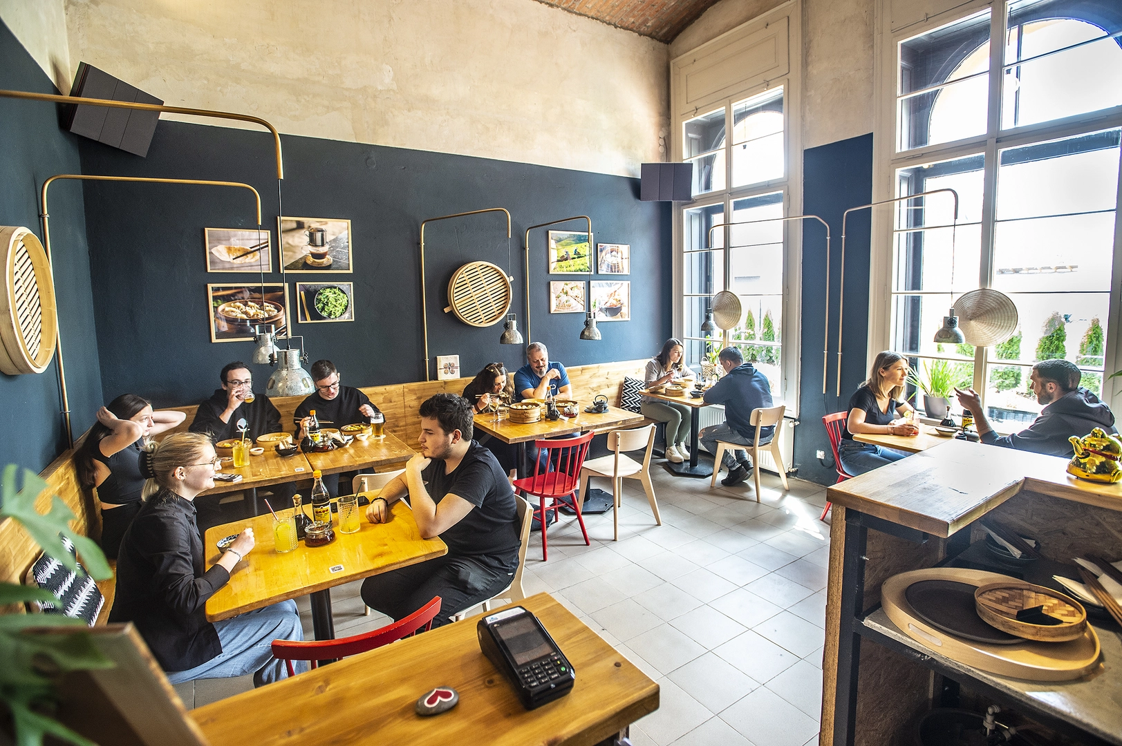 Interiér restaurace Dim Sum Spot Liberec