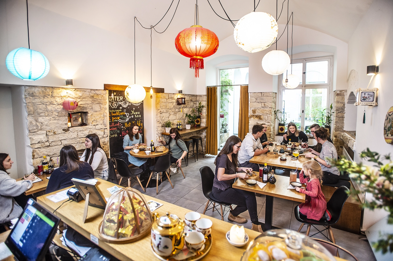 Interiér restaurace Dim Sum Spot Palackého