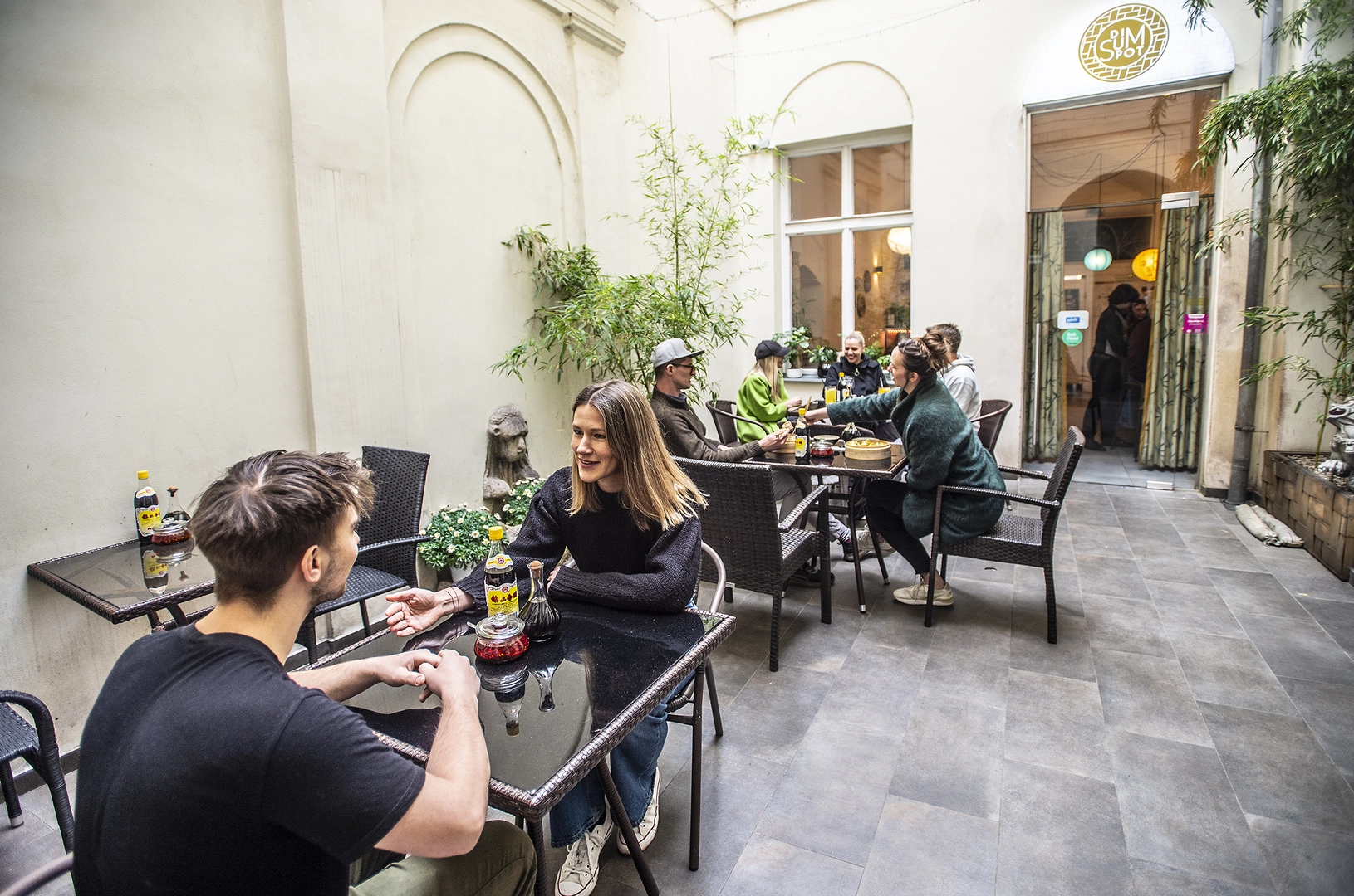 Exteriér restaurace Dim Sum Spot Palackého